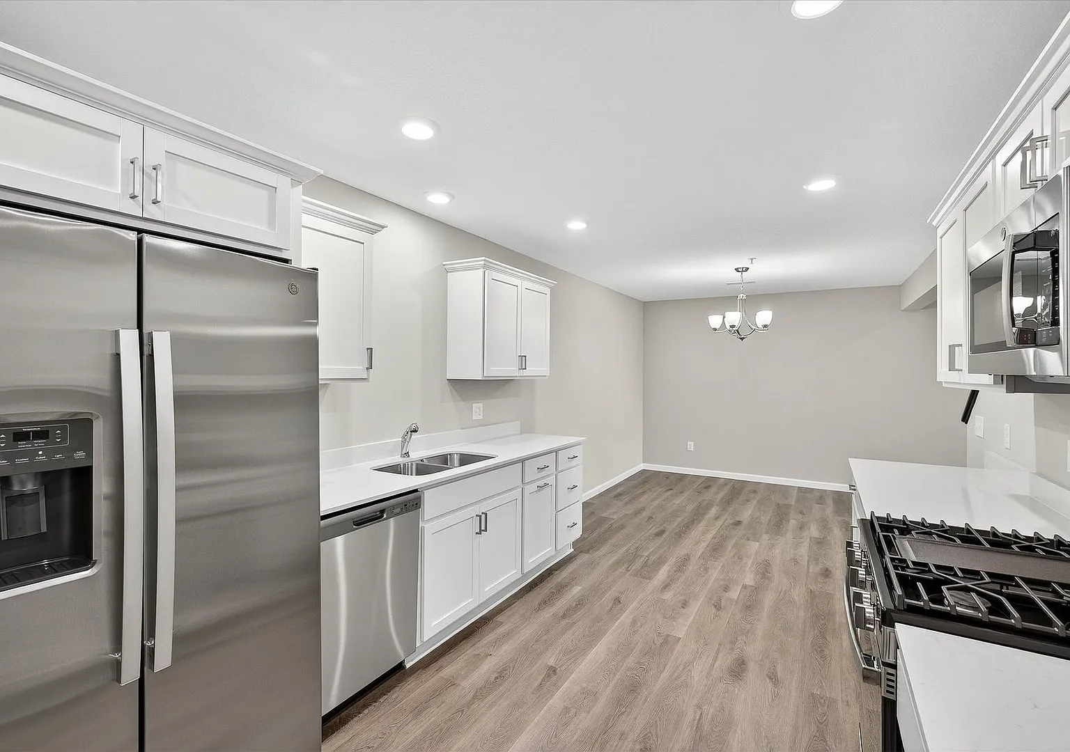 New construction interior-unit townhome in Zimmerman! — Photo 2