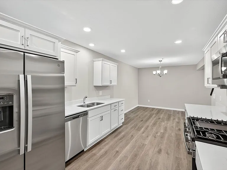 25585 3rd St W — Photo 2