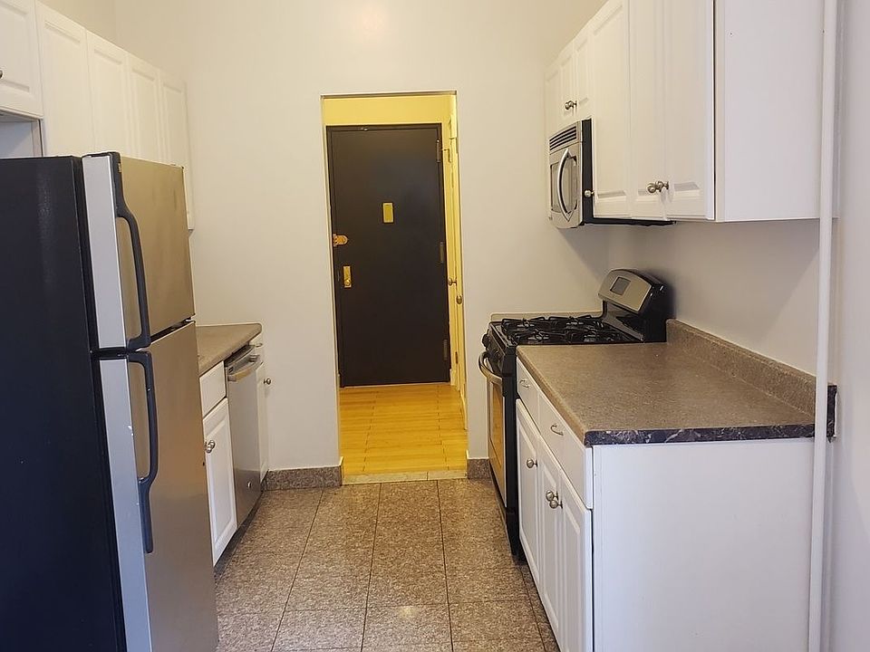 1st image of 11880 Metropolitan Ave #4
