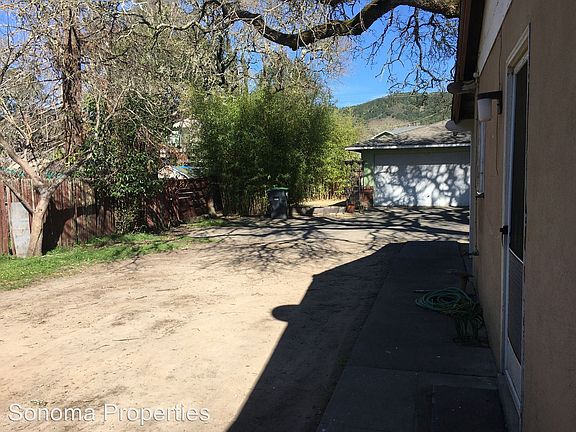 4th image of 345 Baines Ave