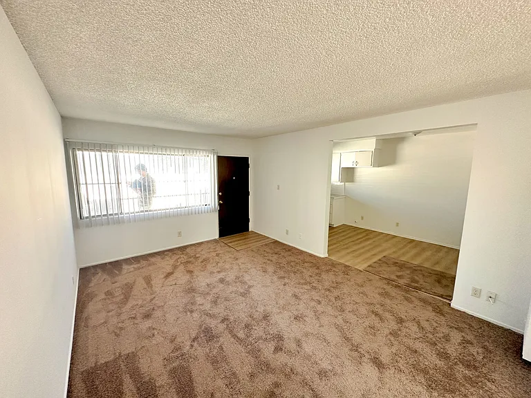 1062 Browning Blvd — Photo 2