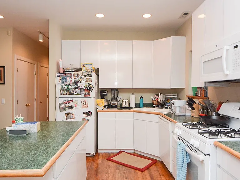 1346 W Henderson St #3 — Photo 4