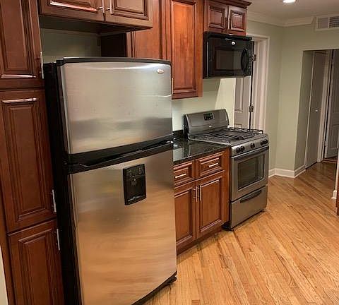 Kitchen Cabinets, Fridge, Gas Oven