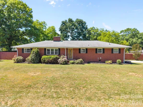 903 E Iredell Ave, Mooresville, NC 28115