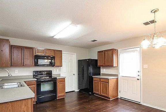4th image of 1424 Lauren Dr