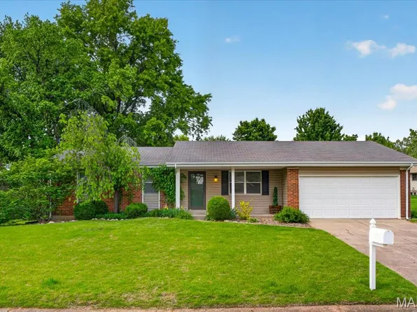 4 Glenview Dr, Saint Charles, MO 63304