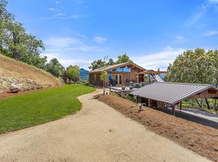 808 Mesa Dr, Eagle Point, OR