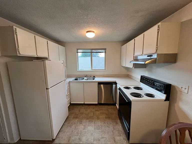 1923 Garden Ave #9 — Photo 3