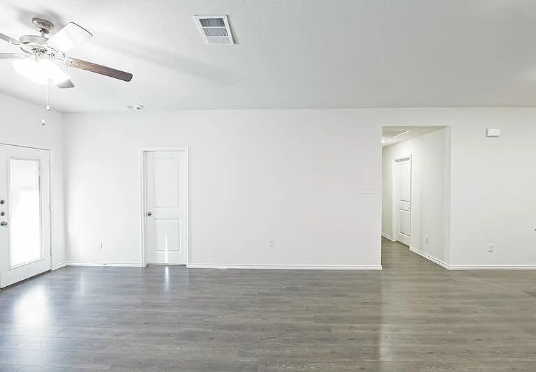 1111 Emerald Gate Dr — Photo 40