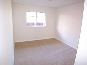 3rd image of 995 Logan Ave