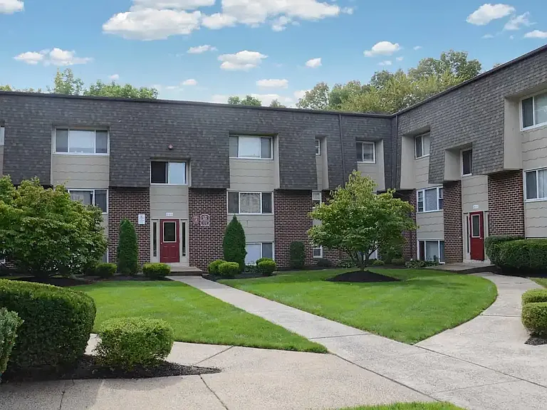 Towne Oaks Apartments — Photo 8