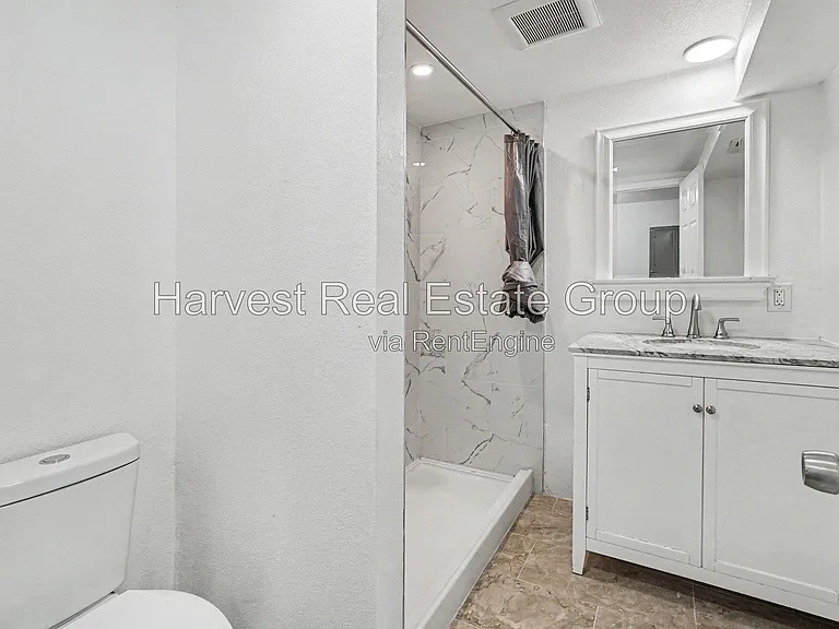 812 Chester St — Photo 13