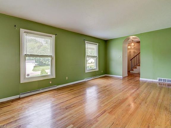 4th image of 2625 Foxwood Dr