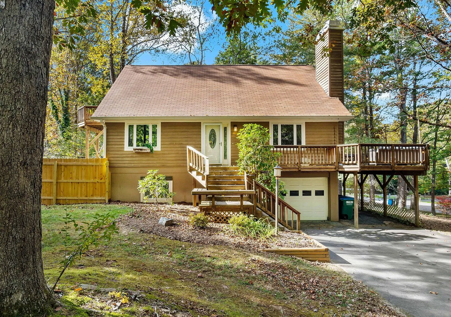 3 bed, 2.5 bath, 1900 sqft, $2,600 — Photo 1