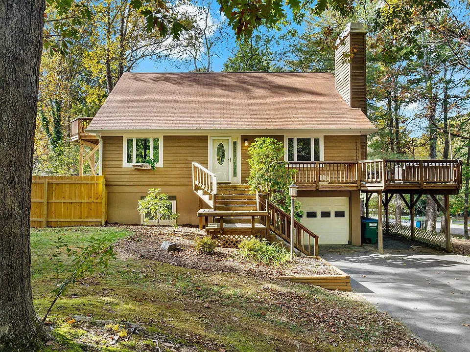 2 Turnberry Ct
