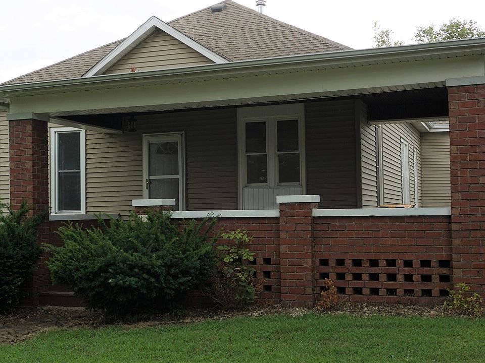 1st image of 104 W Larue St