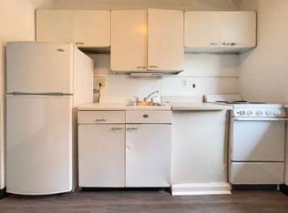 Charming 1-Bedroom Apartment Near Ball State University! New Flooring!, Muncie, IN 47303