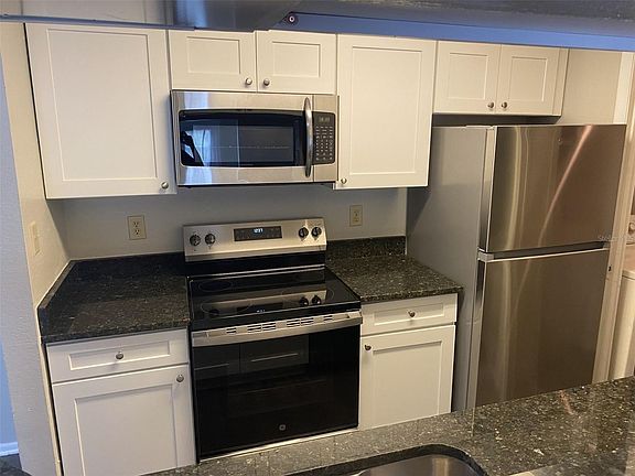 3rd image of 216 Afton Sq Unit 211