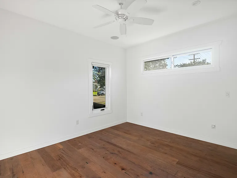 2813 Military Ave — Photo 33
