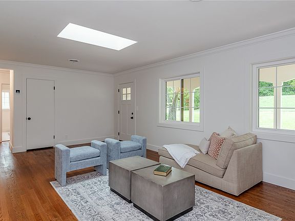 5th image of 674 Garden Rd