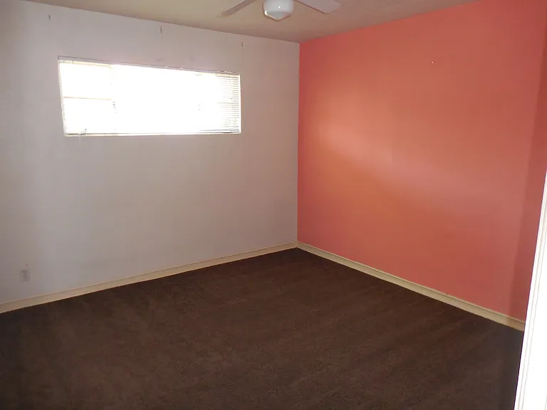701 W Yandell Dr #1 — Photo 10