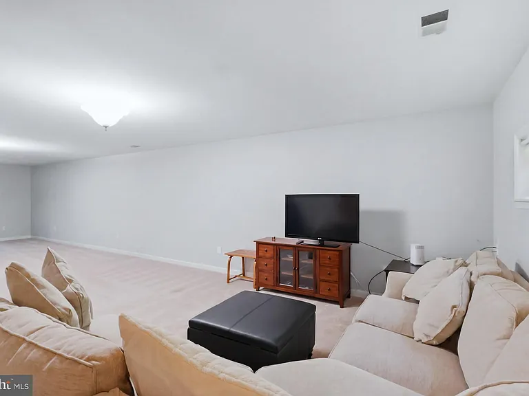 900 Hickory Cir — Photo 24