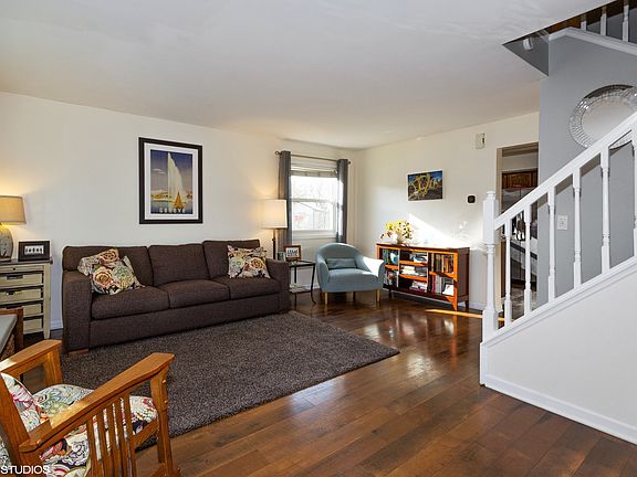 4th image of 2235 Wentworth Ct