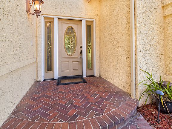 4th image of 270 Goldenwood Cir