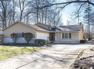 6048 White Pine Dr, Bedford Heights, OH 44146