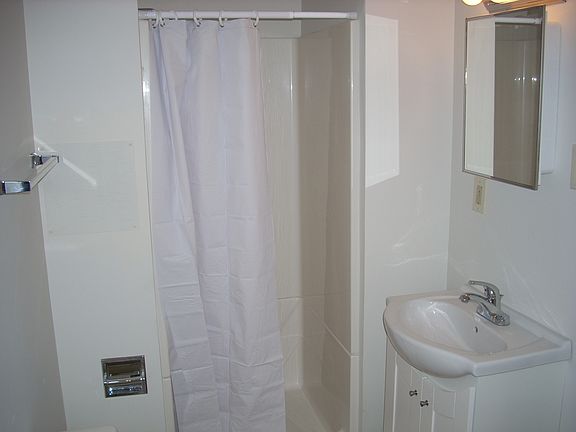 1st Floor Bath