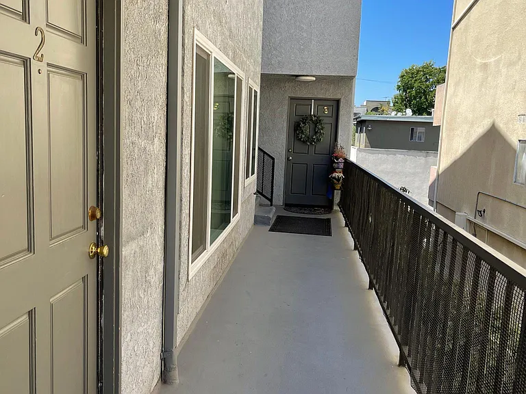 5251 Willowcrest Ave #5 — Photo 43