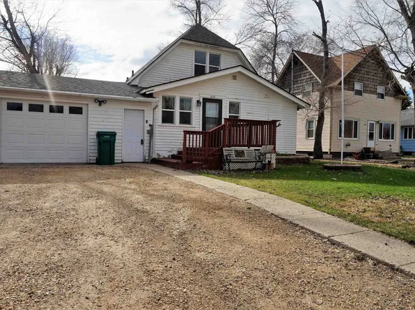 435 2nd St NE, Garrison, ND 58540