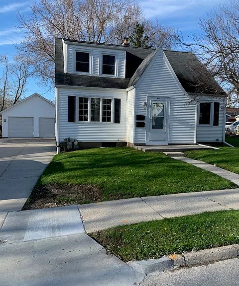 615 Fond Du Lac Ave — Photo 1