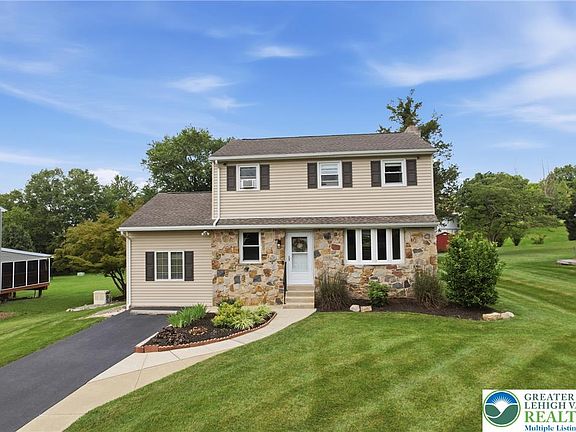 2nd image of 1385 Woodmere Rd