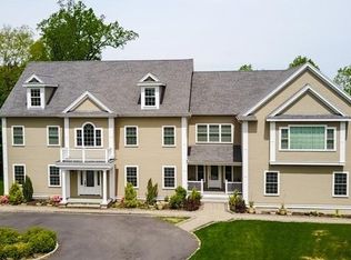 32 Heritage Rd, Quincy, MA 02169