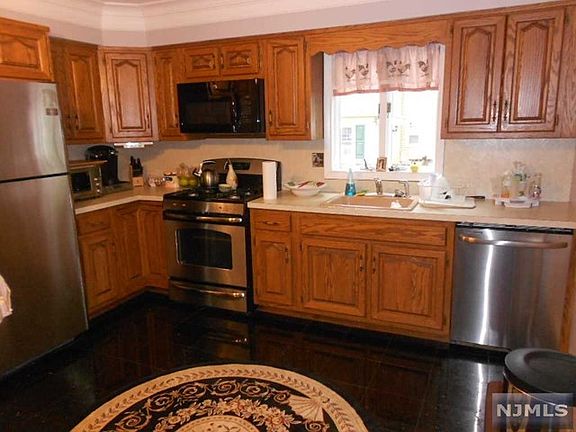 4th image of 86 Cortlandt St