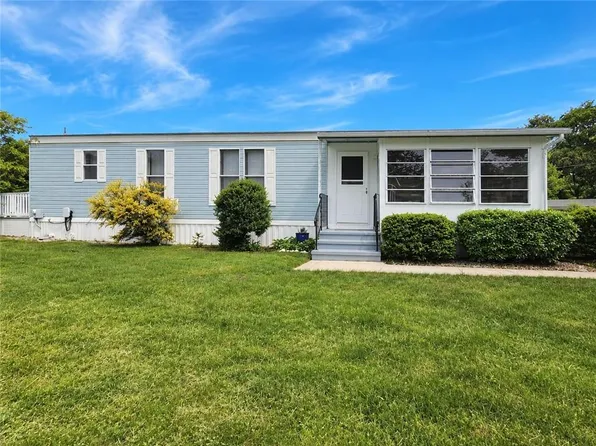 158 Holiday Ct, South Kingstown, RI 02879