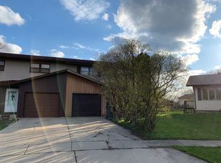 462 Princeton Ct, Elgin, IL 60123