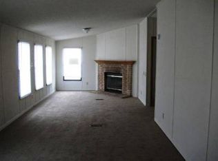 121 Heartwood Dr, Wixom, MI