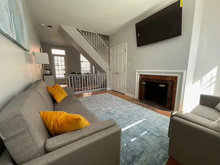 1228 G St SE — Photo 2