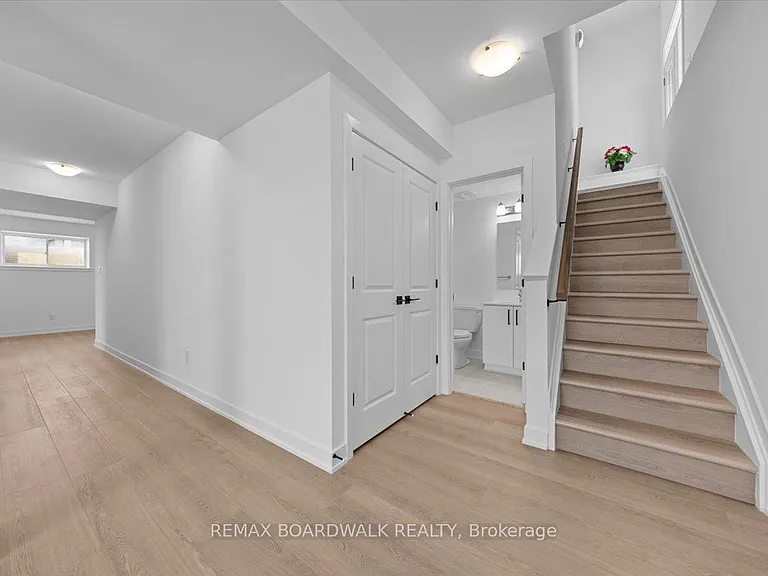 141 Shelleright St — Photo 3