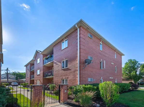 3001 N Oriole Ave #301, Chicago, IL 60707