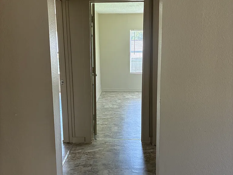 243 Parkins St — Photo 18