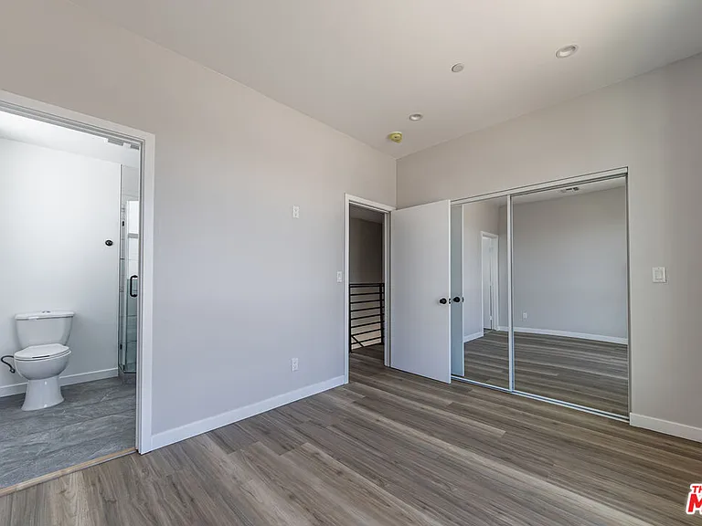6702 Balboa Blvd #1 — Photo 10