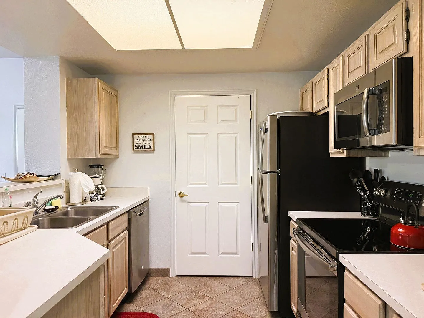 Canyon Creek Condo - 6 Month Lease - Furnished — Photo 3