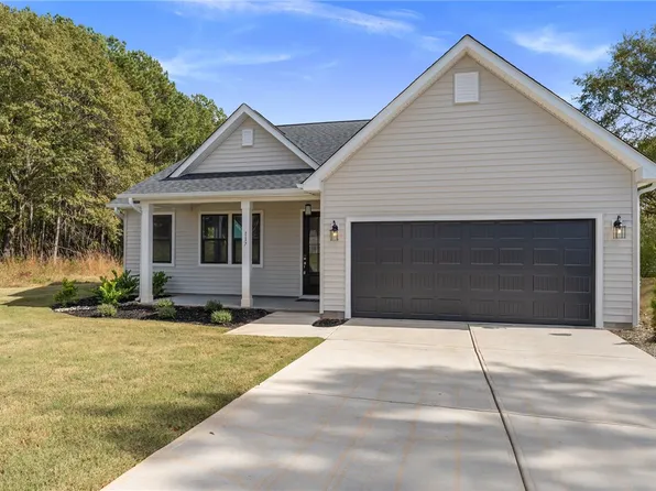 117 Big Woods Cir, Belton, SC 29627