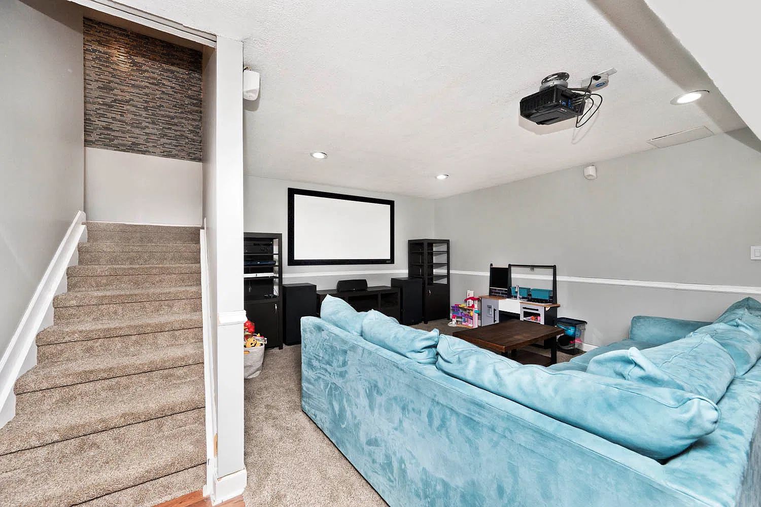 4 bed, 3410 sqft, $2,650 — Photo 2