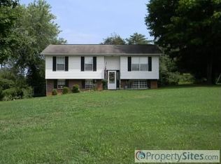 1716 Maplecrest Dr, Louisville, TN 37777