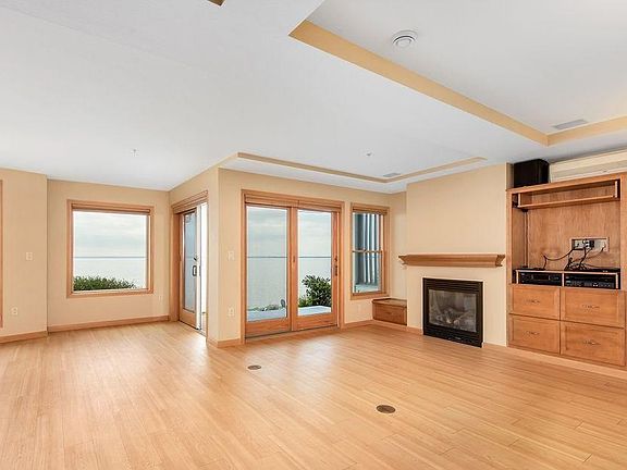 5th image of 2126 Water St #L102