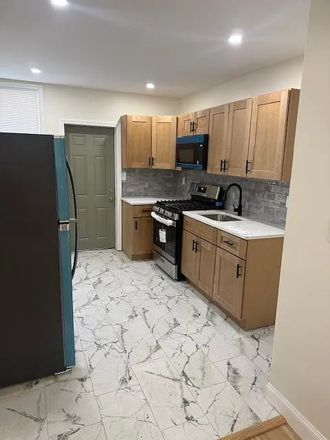 1335 Morton St - 1335 Morton — Photo 4